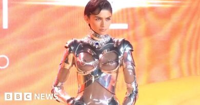 Zendaya channels cyborg chic at Dune premiere