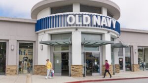 Gap shares pop as company's holiday earnings blow past estimates, Old Navy returns to growth