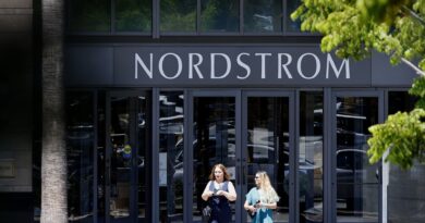 Nordstrom shares fall 10% as retailer warns of potential sales declines in 2024