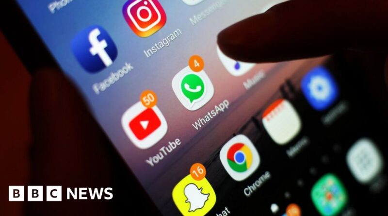 Pakistan blasphemy: Student sentenced to death over Whatsapp messages