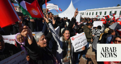 Thousands protest Tunisia economic woes