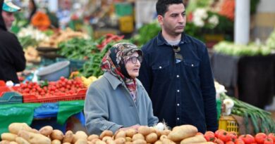 Tunisian economic crisis mutes build-up to Ramadan