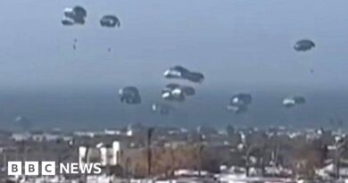 Watch: US parachutes aid into Gaza