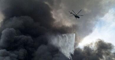 Fire blazes day after Iran port blast killed 28, injured 1,000
