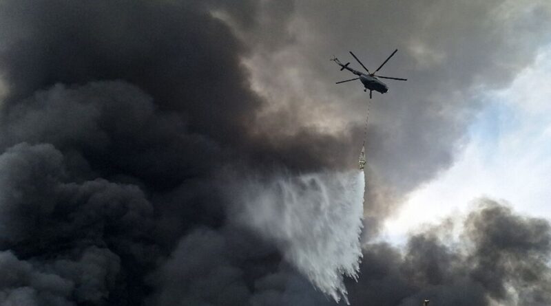 Fire blazes day after Iran port blast killed 28, injured 1,000