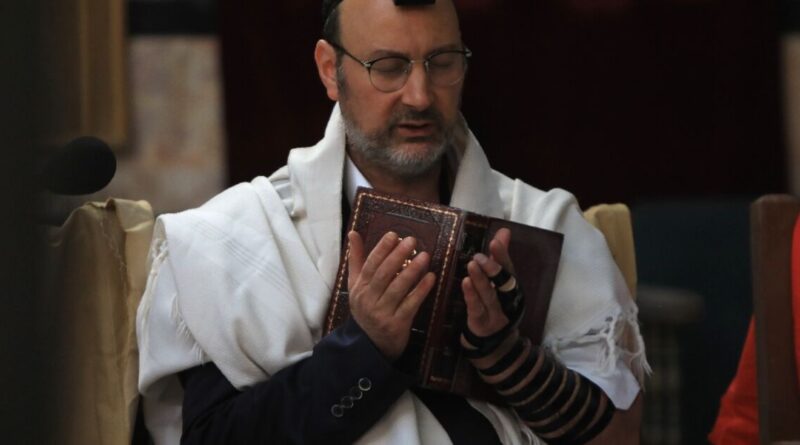 Syrian-American Jews visit Damascus synagogue