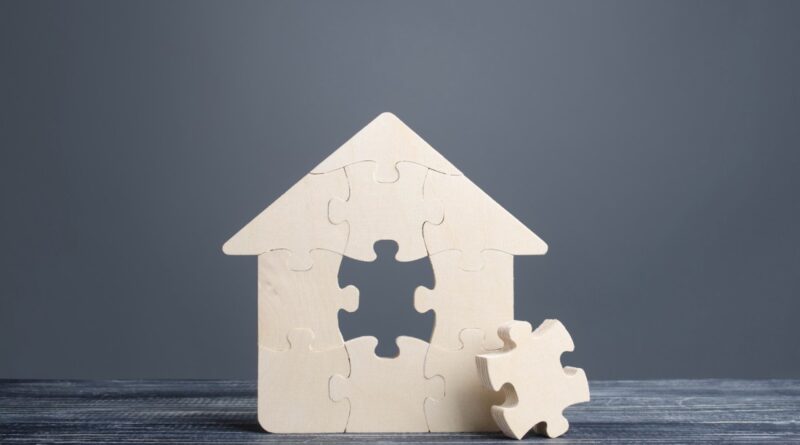 Puzzle house with a missing piece. The acquisition or construction comfortable dream home. Mortgage loan purchase real estate. Arrangement premises repair. Availability and cheapness. Finish building (Puzzle house with a missing piece. The acquisition