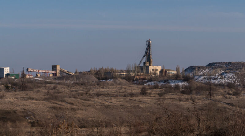 Ukraine and U.S. Sign Deal on Proceeds From Rare Earth Minerals