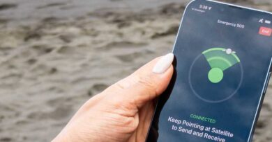 iPhone Emergency SOS via satellite