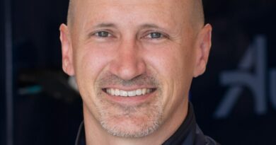Aurora co-founder Sterling Anderson is leaving the self-driving truck startup | TechCrunch