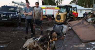 Australia begins cleanup after floods kill 5, strand thousands