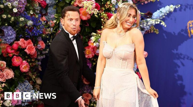 Baftas 2025: A wedding dress, party plans... and Alan Cumming's four suits