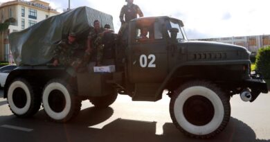 epa12140814 Cambodian soldiers ride on a self-propelled multiple rocket launcher in Phnom Penh, Cambodia, 28 May 2025. An exchange of gunfire between Cambodian and Thai troops along their disputed border resulted in the death of one Cambodian soldier, according to the Cambodian defence ministry. EPA-EFE/KITH SEREY