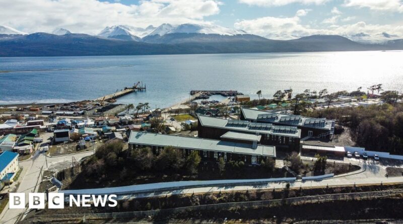 Chile issues tsunami warning after earthquake
