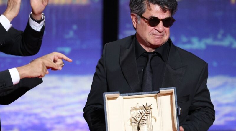 Filmmaker Panahi cheered on return to Iran after Cannes triumph