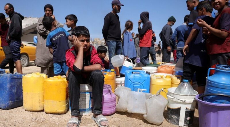 Gazans wait for aid as Israel faces mounting pressure
