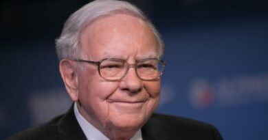 Here's how business leaders are reacting to Warren Buffett stepping down from Berkshire Hathaway