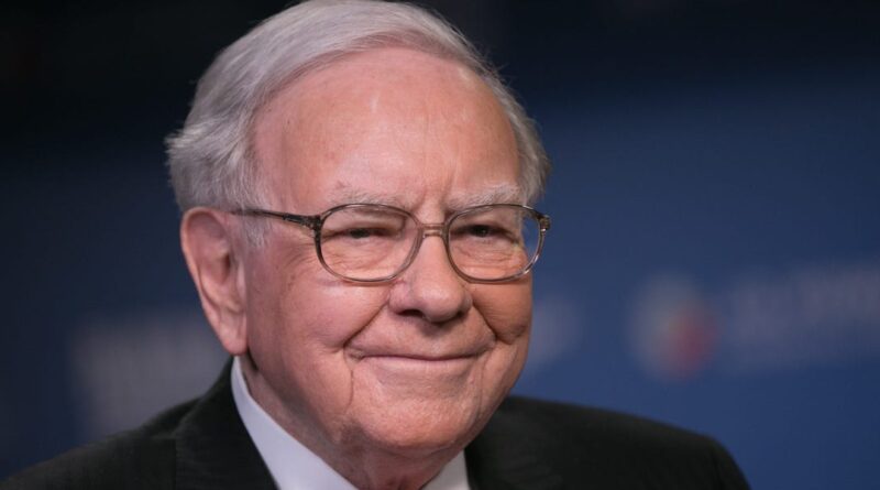 Here's how business leaders are reacting to Warren Buffett stepping down from Berkshire Hathaway