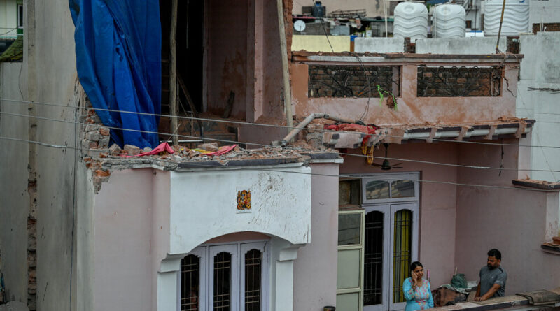 In India and Pakistan, Signs of Normalcy After Weekend Cease-Fire