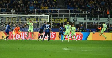 Barcelona's Spanish defender #24 Eric Garcia (R) scores his team's first goal during the UEFA Champions League semi-final second leg football match between Inter Milan and FC Barcelona at the San Siro stadium in Milan on May 6, 2025. (Photo by PIERO CRUCIATTI / AFP)