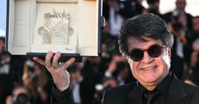 Iranian filmmaker Panahi urges 'freedom' as he wins Cannes top prize