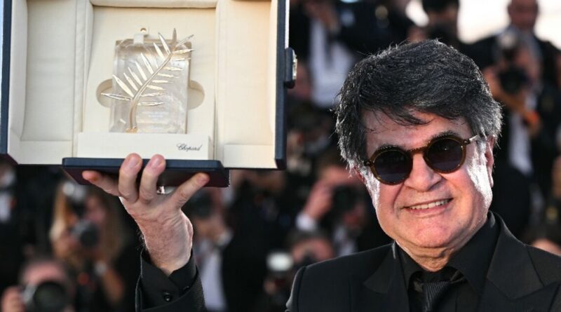 Iranian filmmaker Panahi urges 'freedom' as he wins Cannes top prize