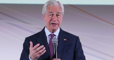 JPMorgan CEO Jamie Dimon opens the door to bitcoin, warns against stagflation