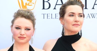 Kate Winslet's daughter says her mom made her write a pros and cons list before signing up for Instagram when she was 14