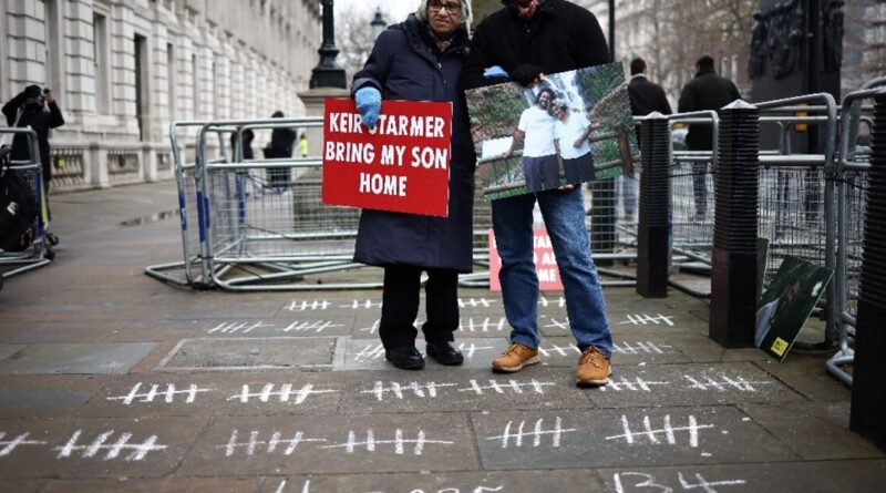 Mother of jailed Egyptian-UK activist returns to full hunger strike