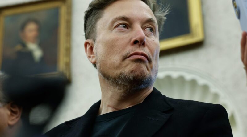 Musk vows to be 'super focused' on companies amid X outages