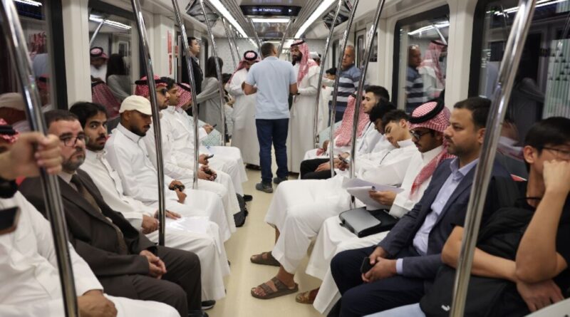New metro cuts through Saudi social divisions