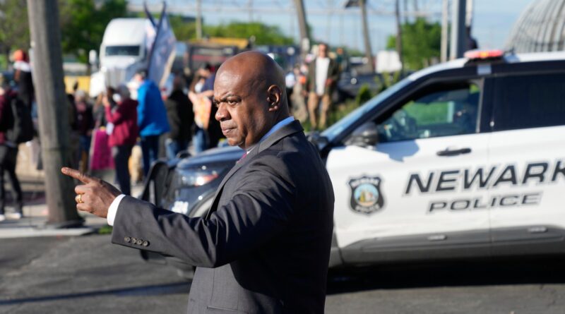 Newark Mayor Ras Baraka arrested during ICE detention centre protest