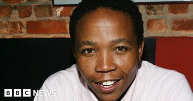 Presley Chweneyagae: South Africans remember acting 'icon' who died age 40