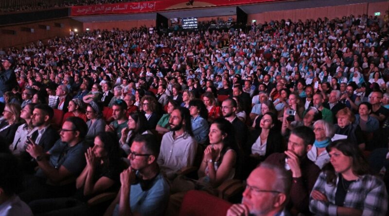 Thousands gather for rare peace event in Jerusalem