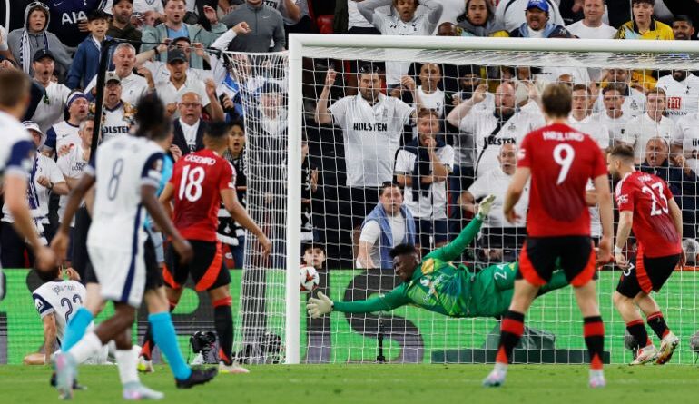 Tottenham Hotspur's Brennan Johnson scores their first goal
