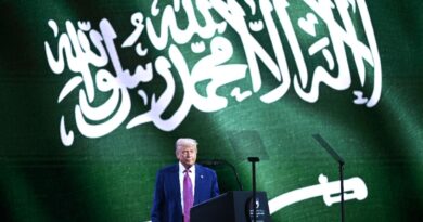 Trump, casting himself as peacemaker, to lift Syria sanctions