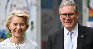 UK and EU in last-minute deal talks ahead of summit