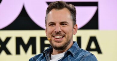 3 tips to help your startup survive the age of AI, from Anthropic's product chief