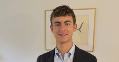 A teenage podcaster shares 4 life lessons from Steve Cohen, Howard Marks, and other Wall Street giants