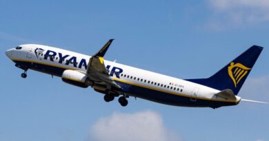 A thunderstorm caused turbulence so bad that it injured 8 people, and passengers were put on a bus to their final destination