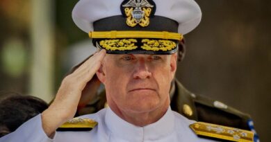 A top Navy commander says there's a clear trait of a good leader: They eat risk instead of leaving it to middle managers