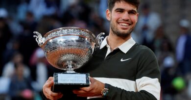 Alcaraz beats Sinner to win epic 2025 French Open men’s singles final