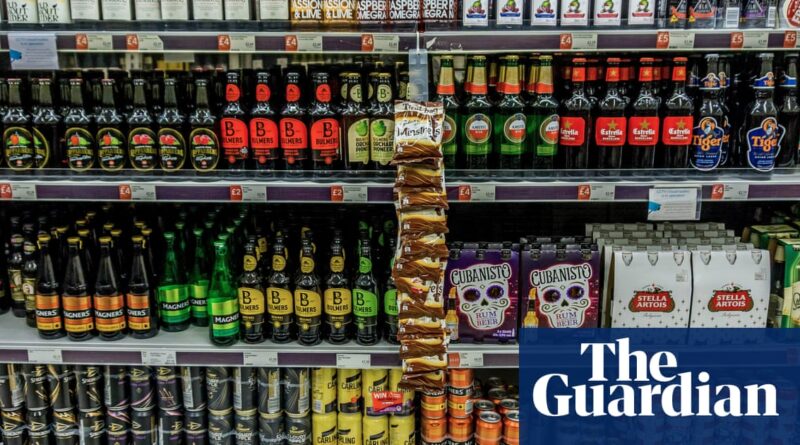Alcohol should have labels warning drinkers of cancer risks, charities say