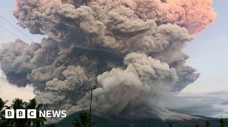 Bali flights cancelled after Indonesia's Lewotobi volcano erupts
