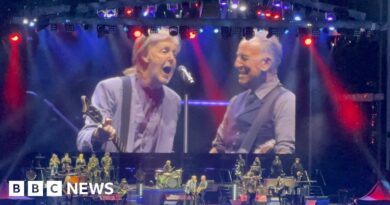 Bruce Springsteen and Paul McCartney in surprise Liverpool duet