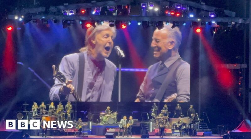 Bruce Springsteen and Paul McCartney in surprise Liverpool duet
