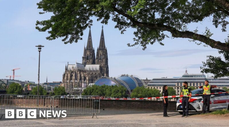 Cologne defuses WW2 bombs after 20,000 evacuated in German city