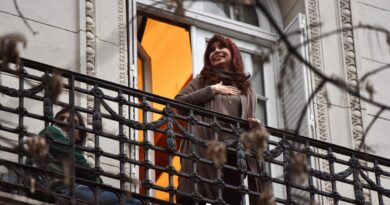 Ex-Argentinian President Cristina Fernandez de Kirchner given house arrest