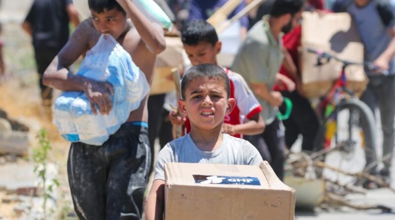 Gaza aid sites shut, as Israel issues 'combat zones' warning