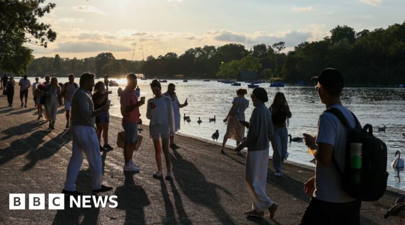 Heatwave temperatures to hit 30C today as heatwave continues